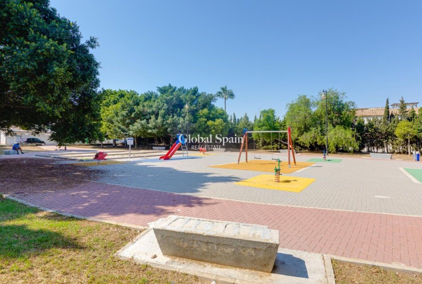 Wederverkoop - APPARTEMENT -
TORREVIEJA - La Siesta - El Salado - Torreta