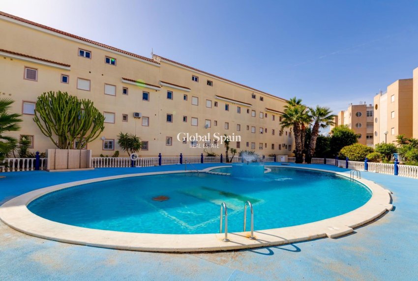 Wederverkoop - APPARTEMENT -
TORREVIEJA - La Siesta - El Salado - Torreta