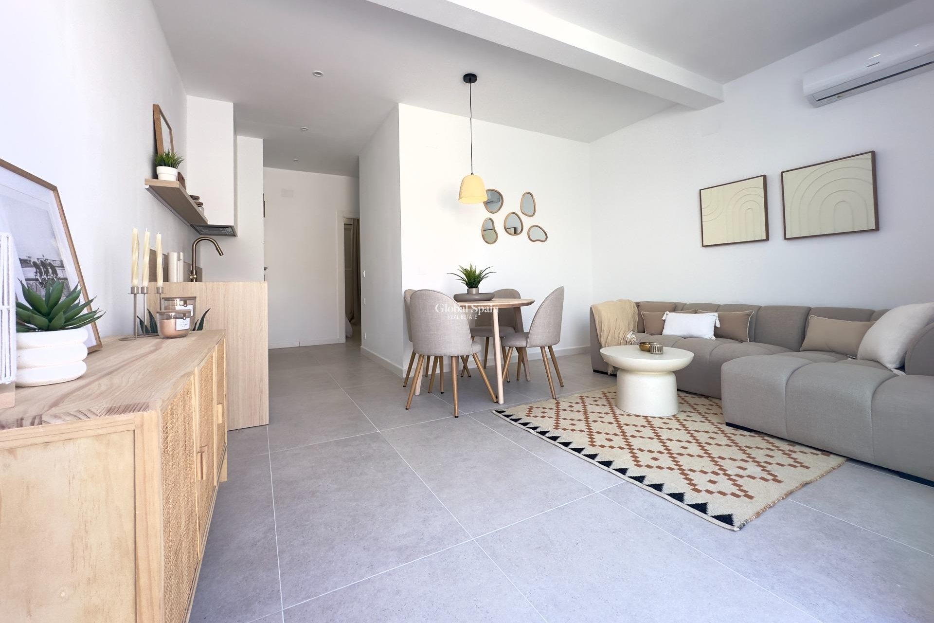 Wederverkoop - APPARTEMENT -
TORREVIEJA - La Siesta - El Salado - Torreta