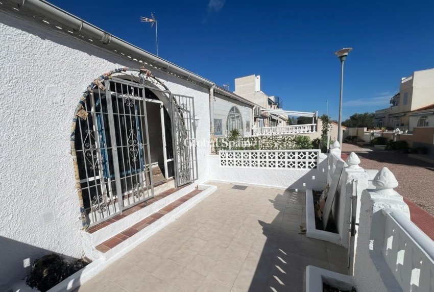 Wederverkoop - APPARTEMENT -
TORREVIEJA - La Siesta - El Salado - Torreta