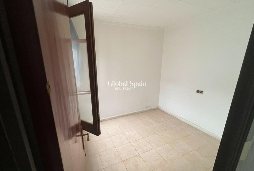 Wederverkoop - APPARTEMENT -
TORREVIEJA - La Siesta - El Salado - Torreta