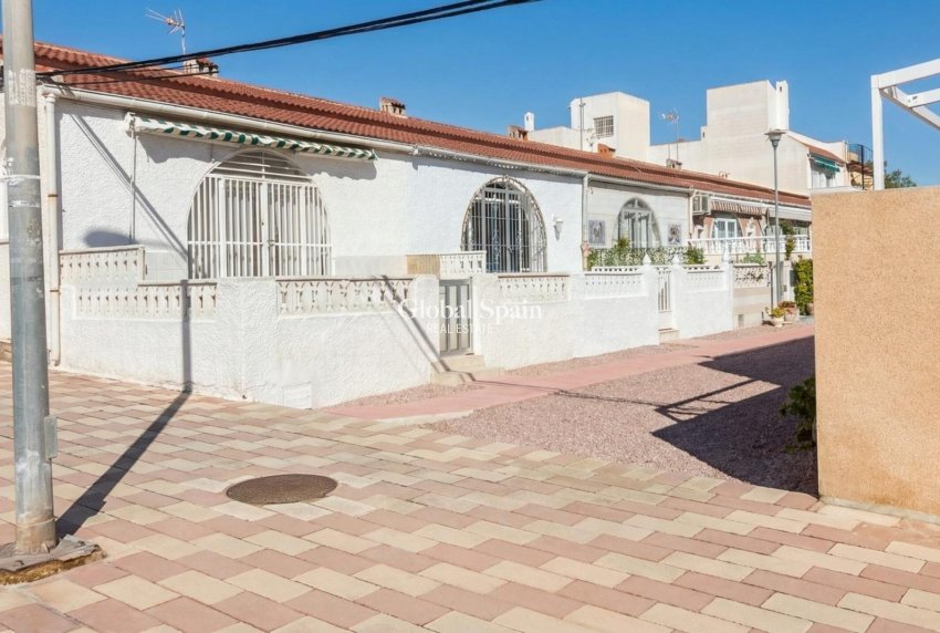 Wederverkoop - APPARTEMENT -
TORREVIEJA - La Siesta - El Salado - Torreta