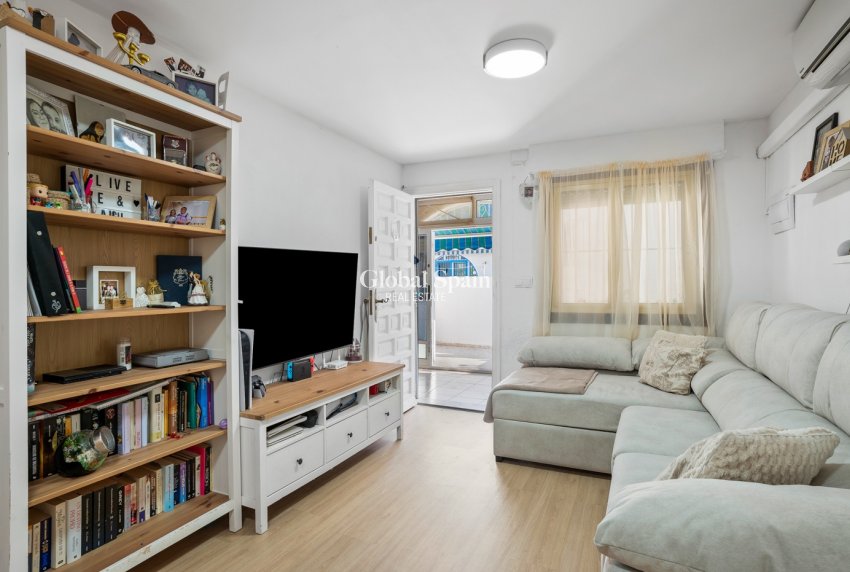 Wederverkoop - APPARTEMENT -
TORREVIEJA - La Siesta