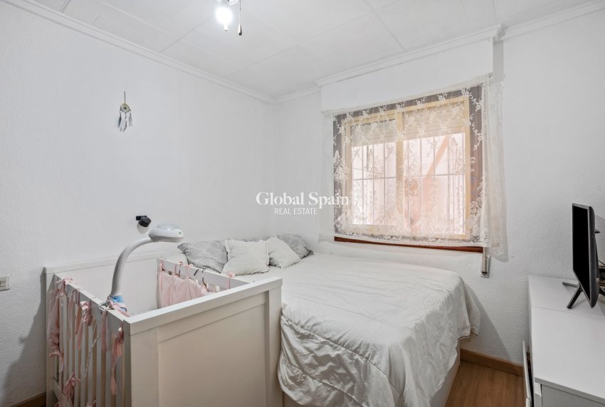 Wederverkoop - APPARTEMENT -
TORREVIEJA - La Siesta