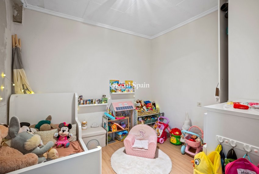 Wederverkoop - APPARTEMENT -
TORREVIEJA - La Siesta