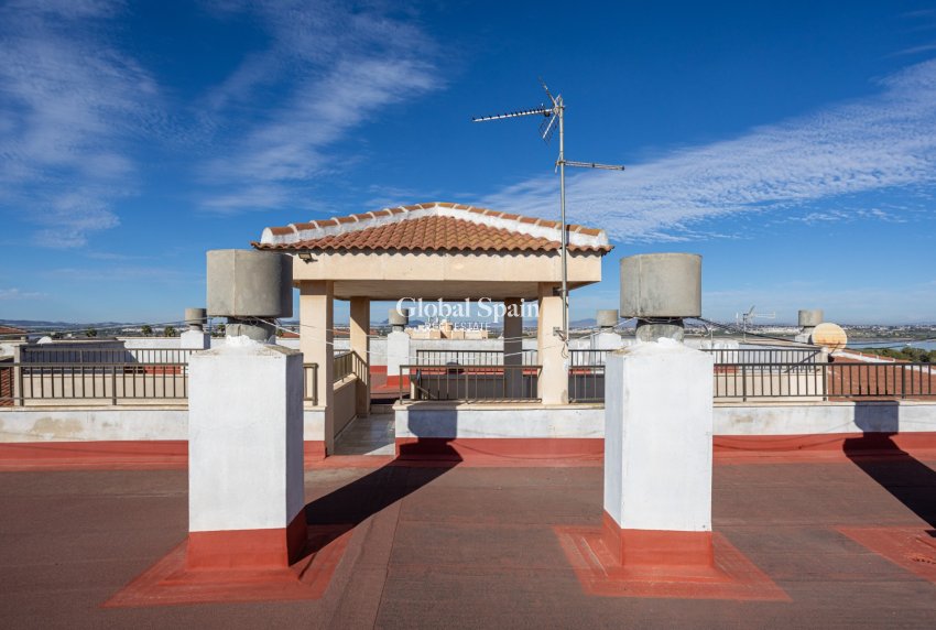 Wederverkoop - APPARTEMENT -
TORREVIEJA - La Siesta