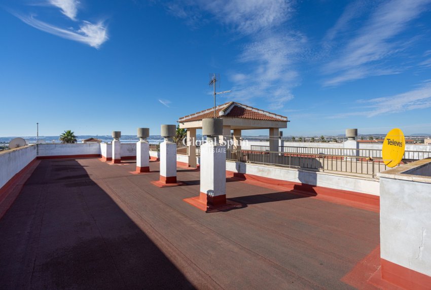 Wederverkoop - APPARTEMENT -
TORREVIEJA - La Siesta