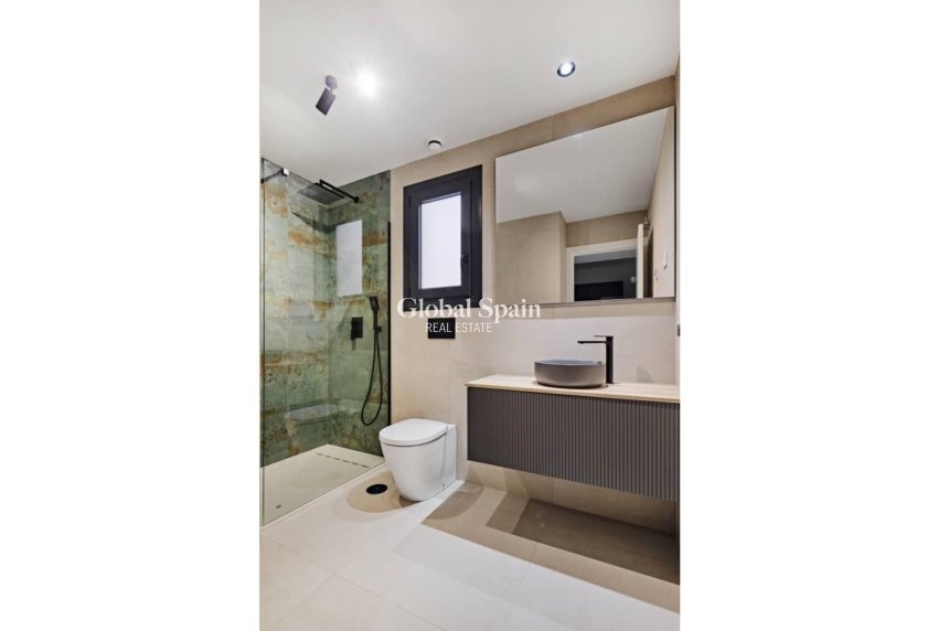 Wederverkoop - Appartement -
TORREVIEJA - La veleta