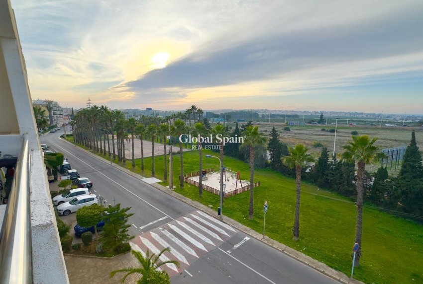 Wederverkoop - APPARTEMENT -
TORREVIEJA - La Veleta