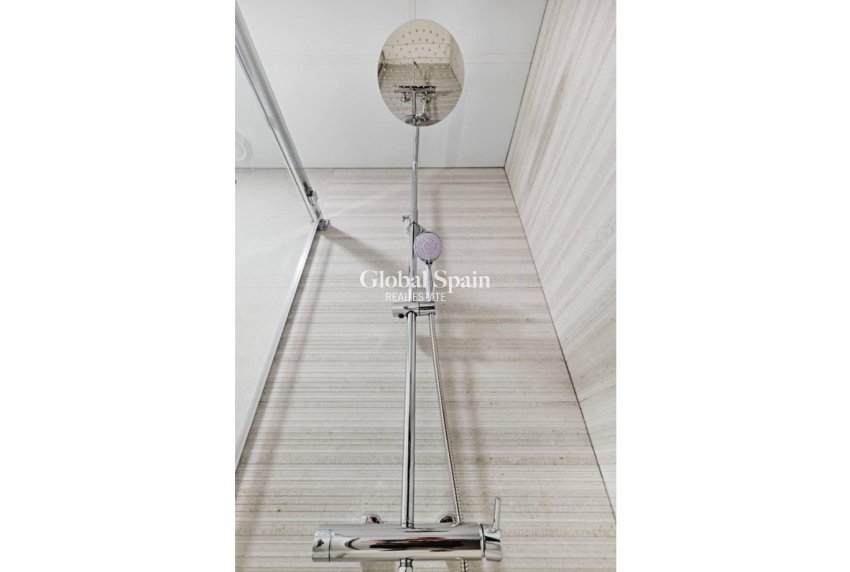 Wederverkoop - APPARTEMENT -
TORREVIEJA - La veleta