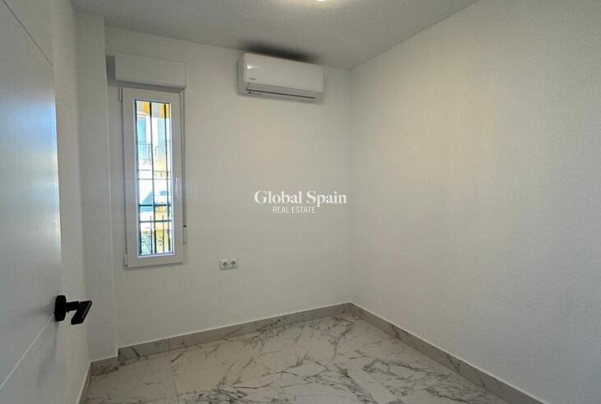 Wederverkoop - APPARTEMENT -
TORREVIEJA - La Veleta