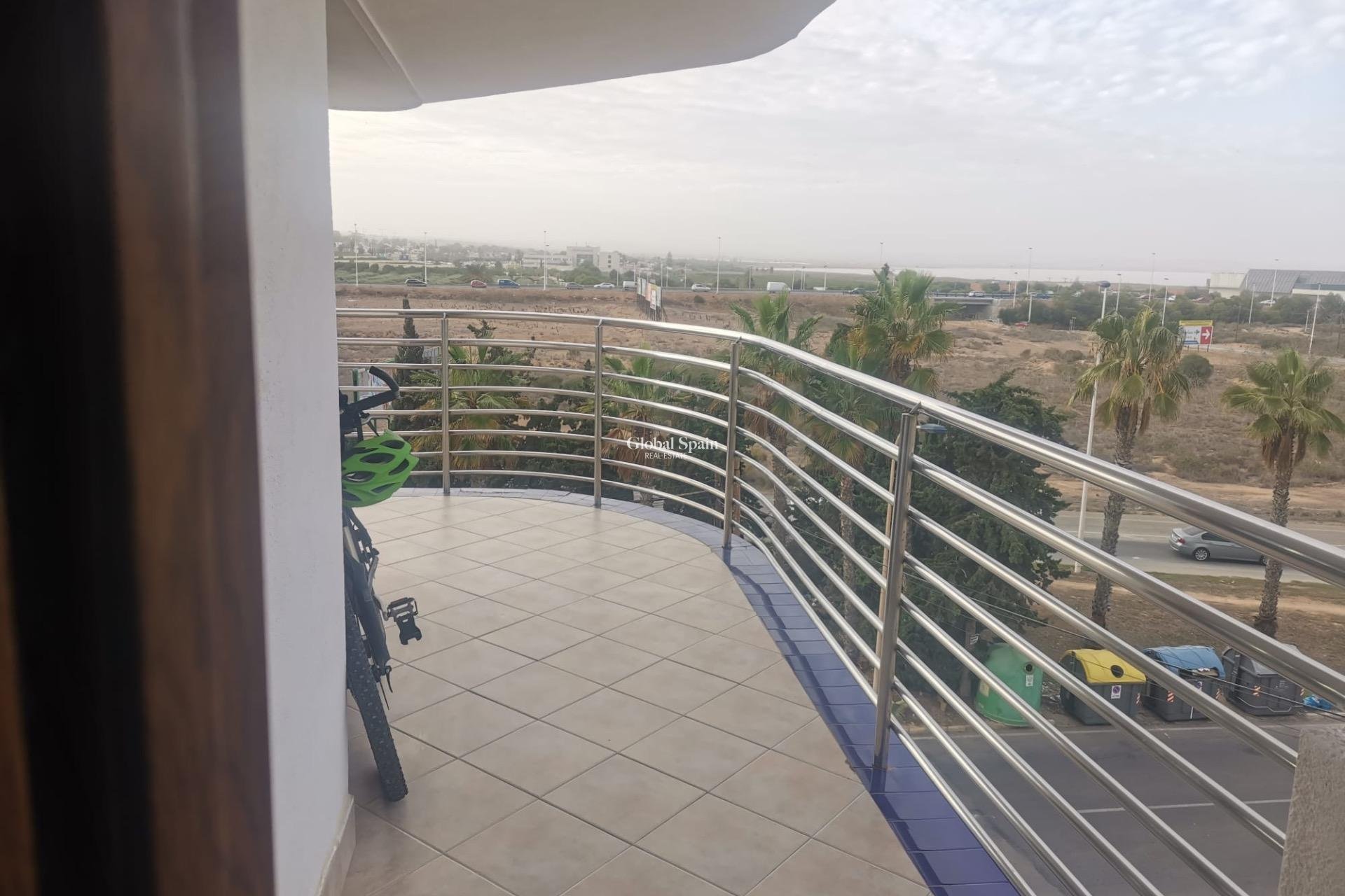 Wederverkoop - APPARTEMENT -
TORREVIEJA - La Veleta