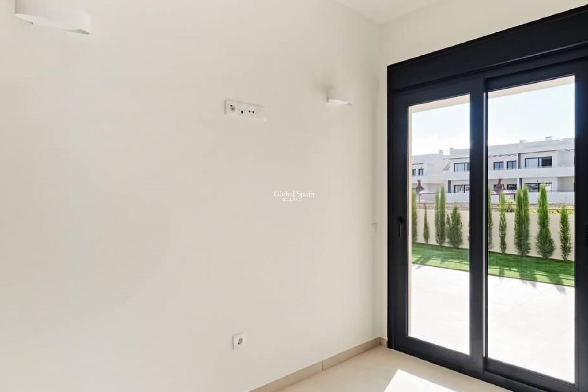 Wederverkoop - APPARTEMENT -
TORREVIEJA - La veleta