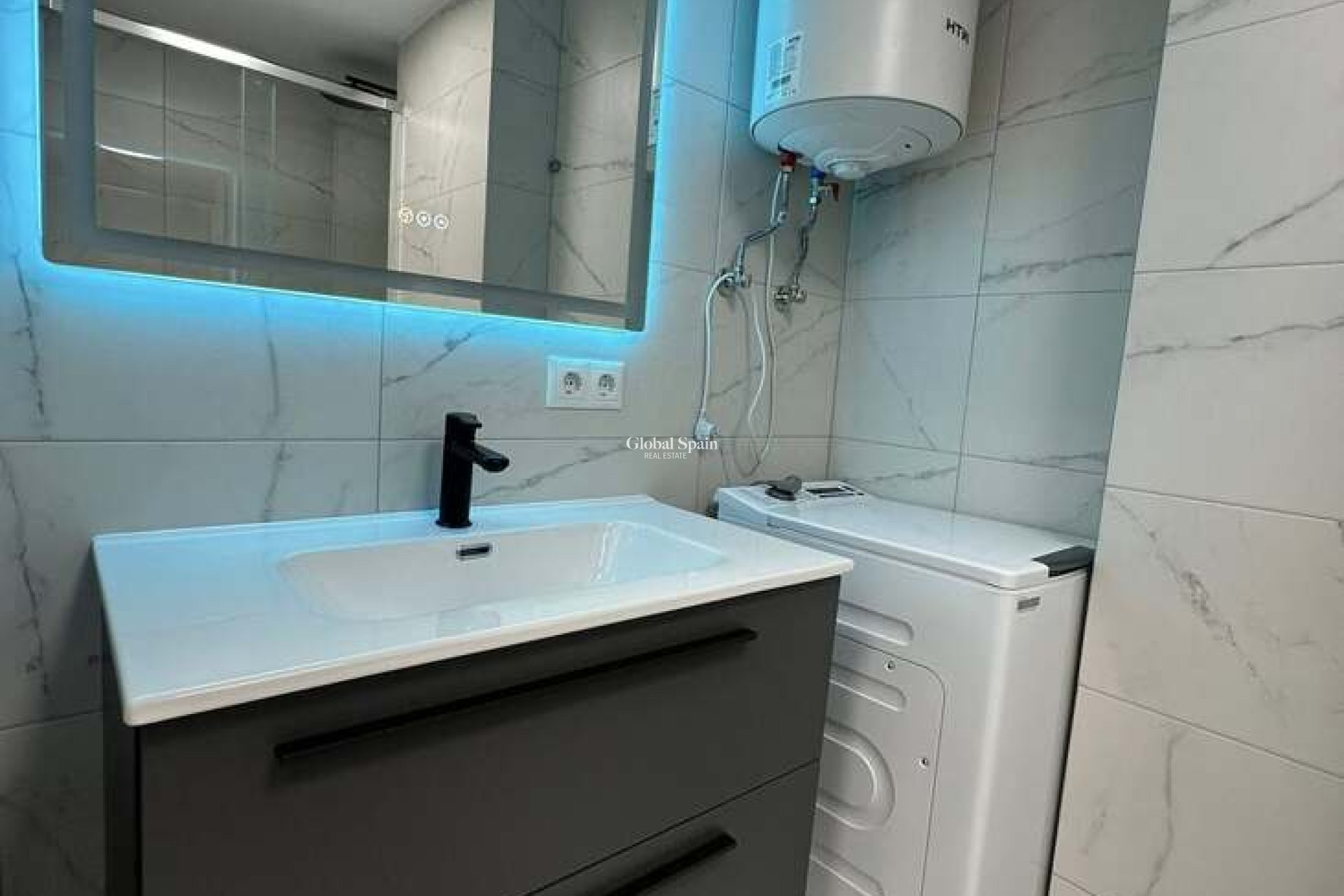 Wederverkoop - APPARTEMENT -
TORREVIEJA - La Veleta
