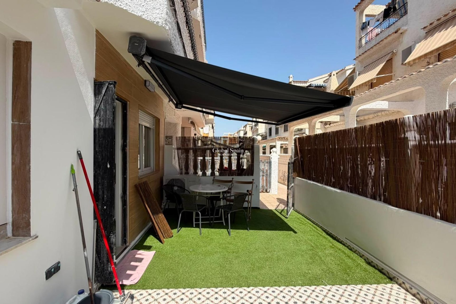 Wederverkoop - APPARTEMENT -
TORREVIEJA - La Veleta