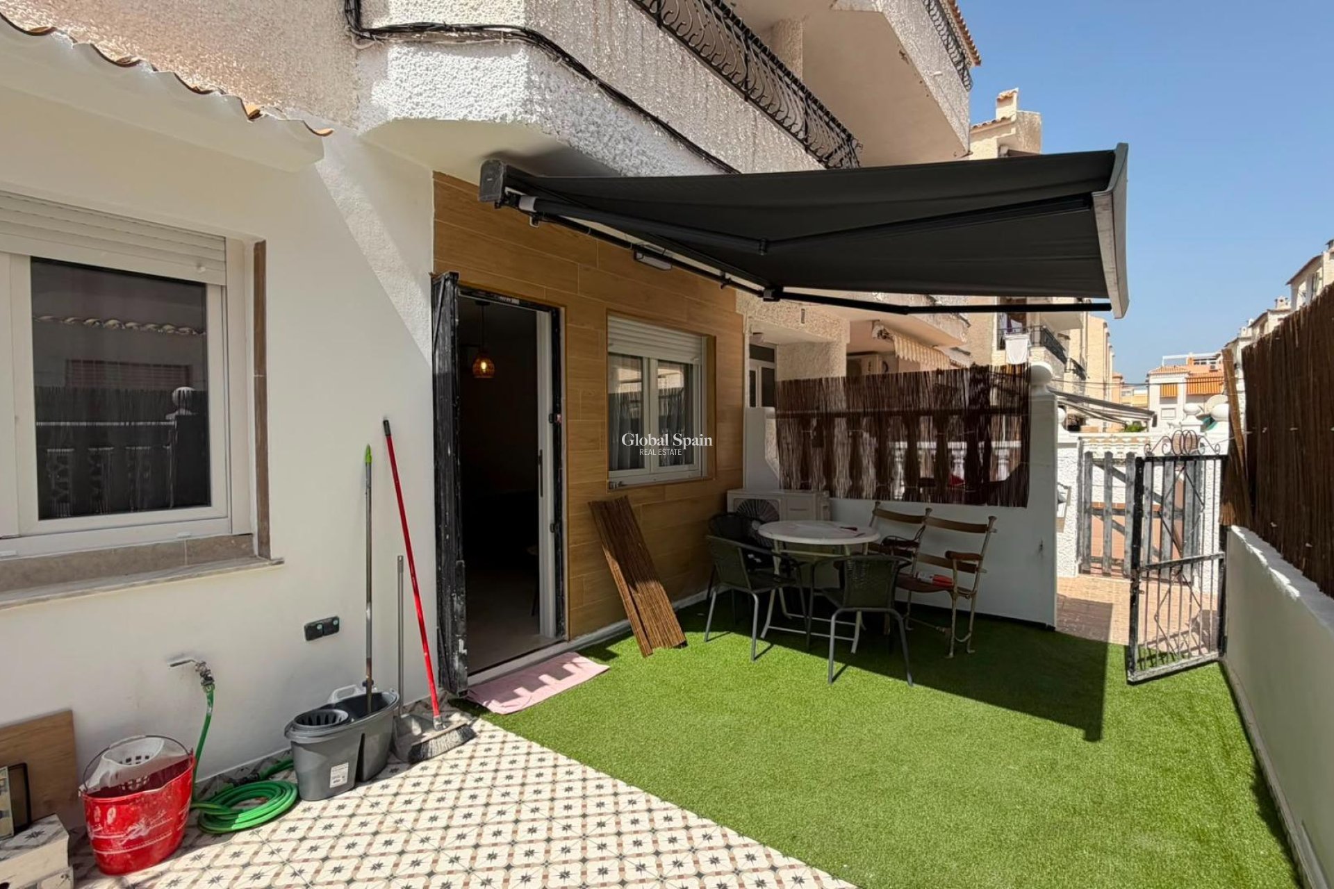 Wederverkoop - APPARTEMENT -
TORREVIEJA - La Veleta