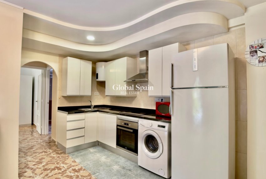 Wederverkoop - APPARTEMENT -
TORREVIEJA - La veleta