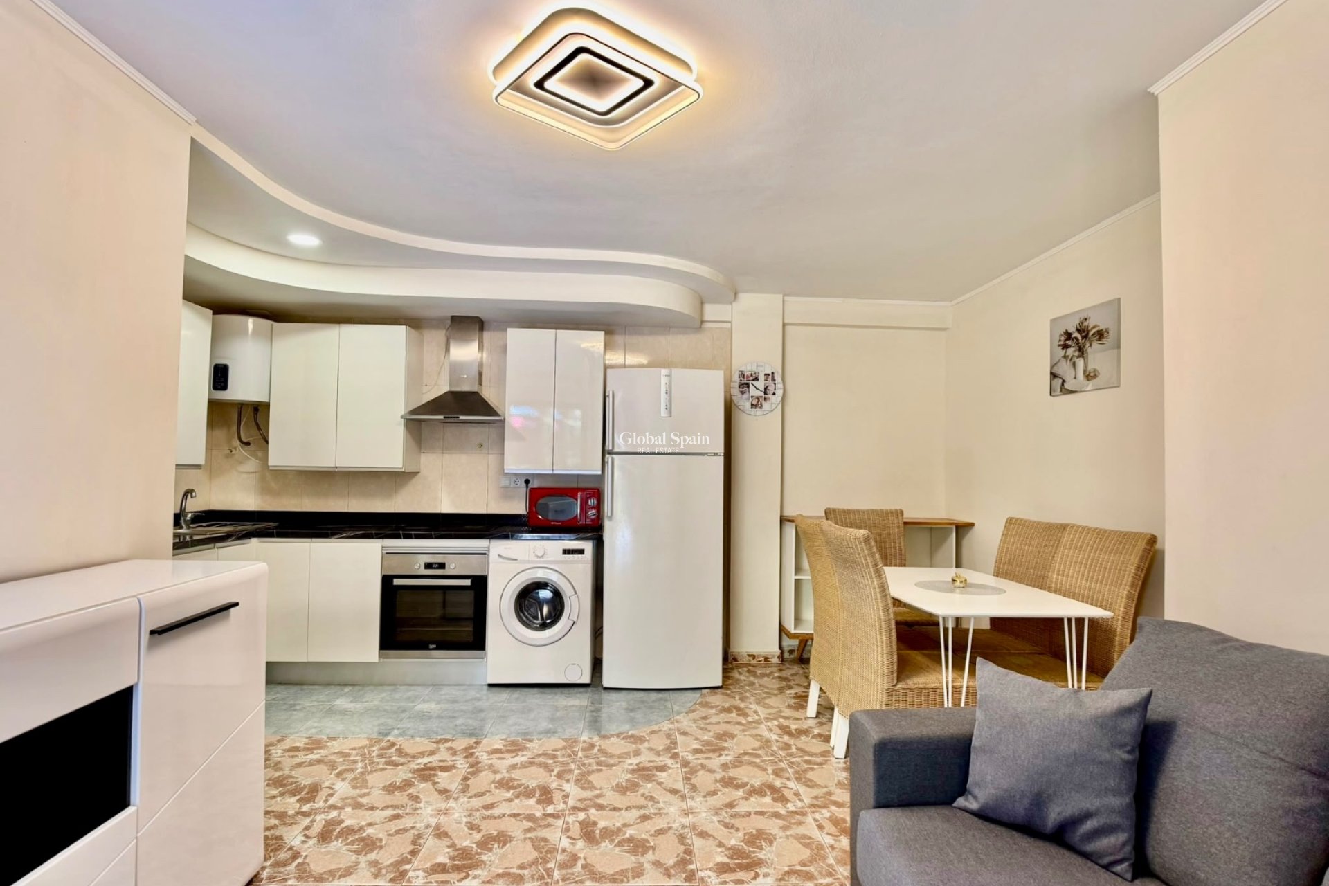 Wederverkoop - APPARTEMENT -
TORREVIEJA - La veleta