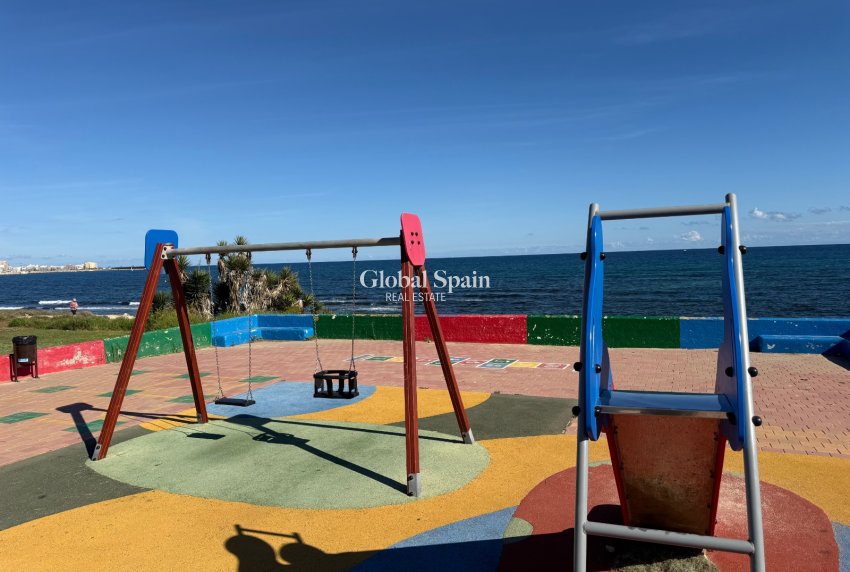 Wederverkoop - APPARTEMENT -
TORREVIEJA - La veleta