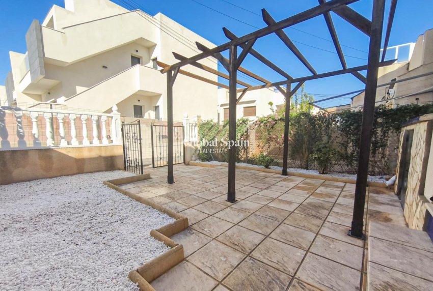 Wederverkoop - APPARTEMENT -
TORREVIEJA - Lago jardin