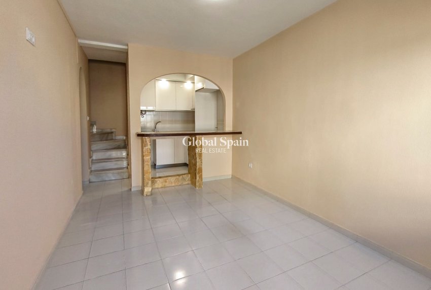 Wederverkoop - APPARTEMENT -
TORREVIEJA - Lago jardin