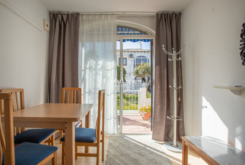 Wederverkoop - APPARTEMENT -
TORREVIEJA - Lago jardin
