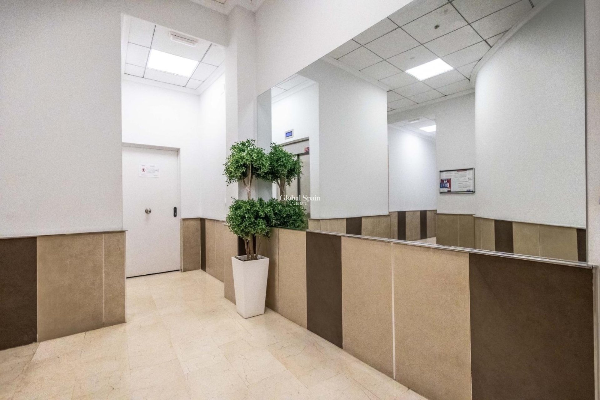 Wederverkoop - APPARTEMENT -
TORREVIEJA - Las calas