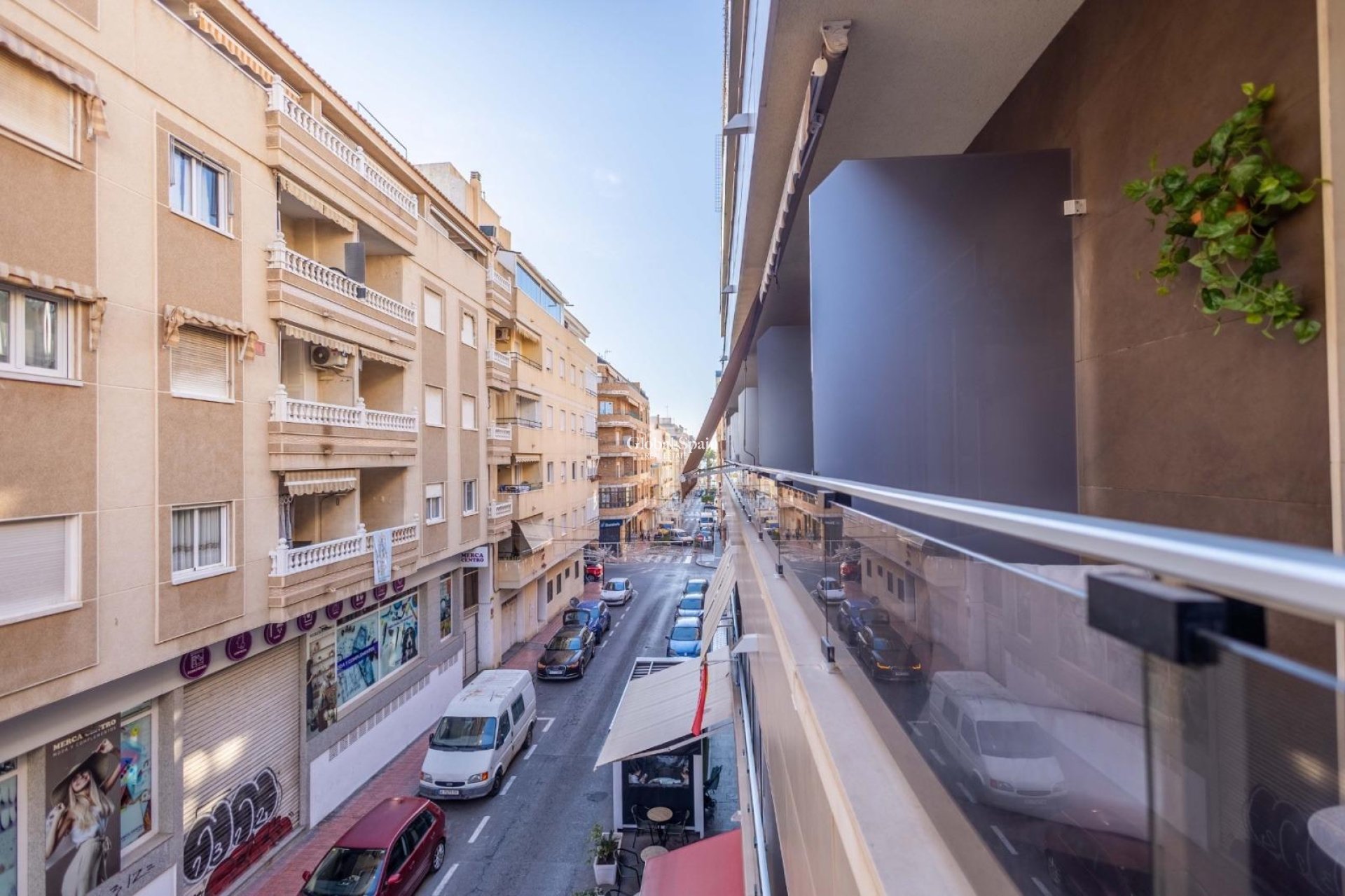Wederverkoop - APPARTEMENT -
TORREVIEJA - Las calas