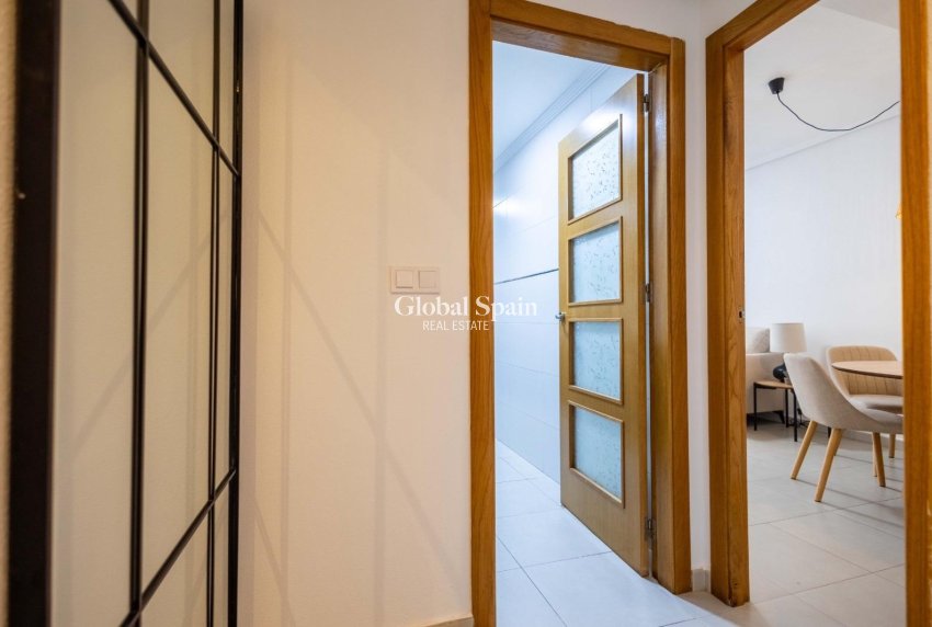 Wederverkoop - APPARTEMENT -
TORREVIEJA - Las calas