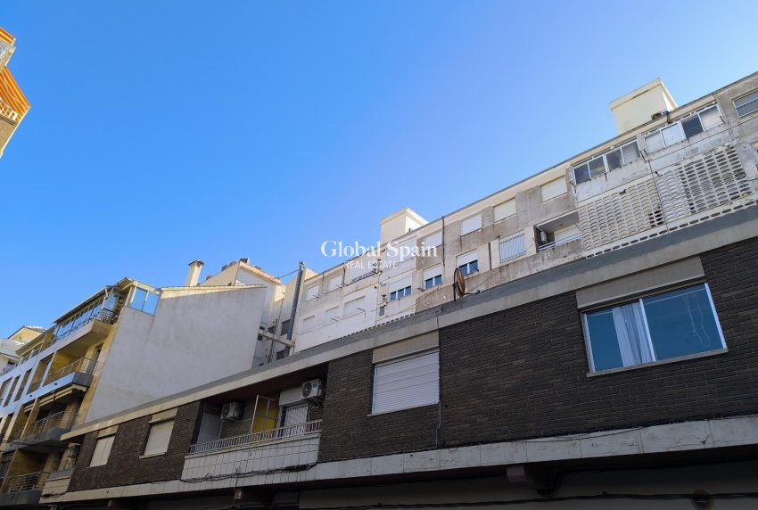 Wederverkoop - APPARTEMENT -
TORREVIEJA - Las Piscinas Naturales