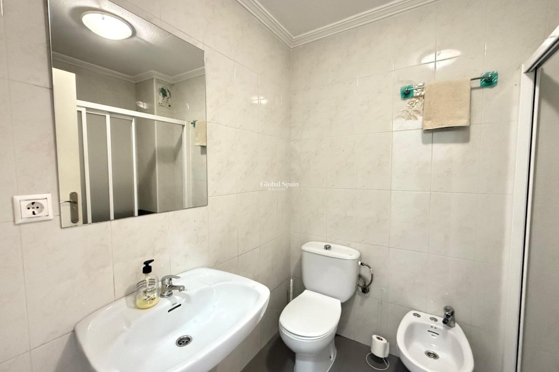 Wederverkoop - APPARTEMENT -
TORREVIEJA - Las Piscinas Naturales