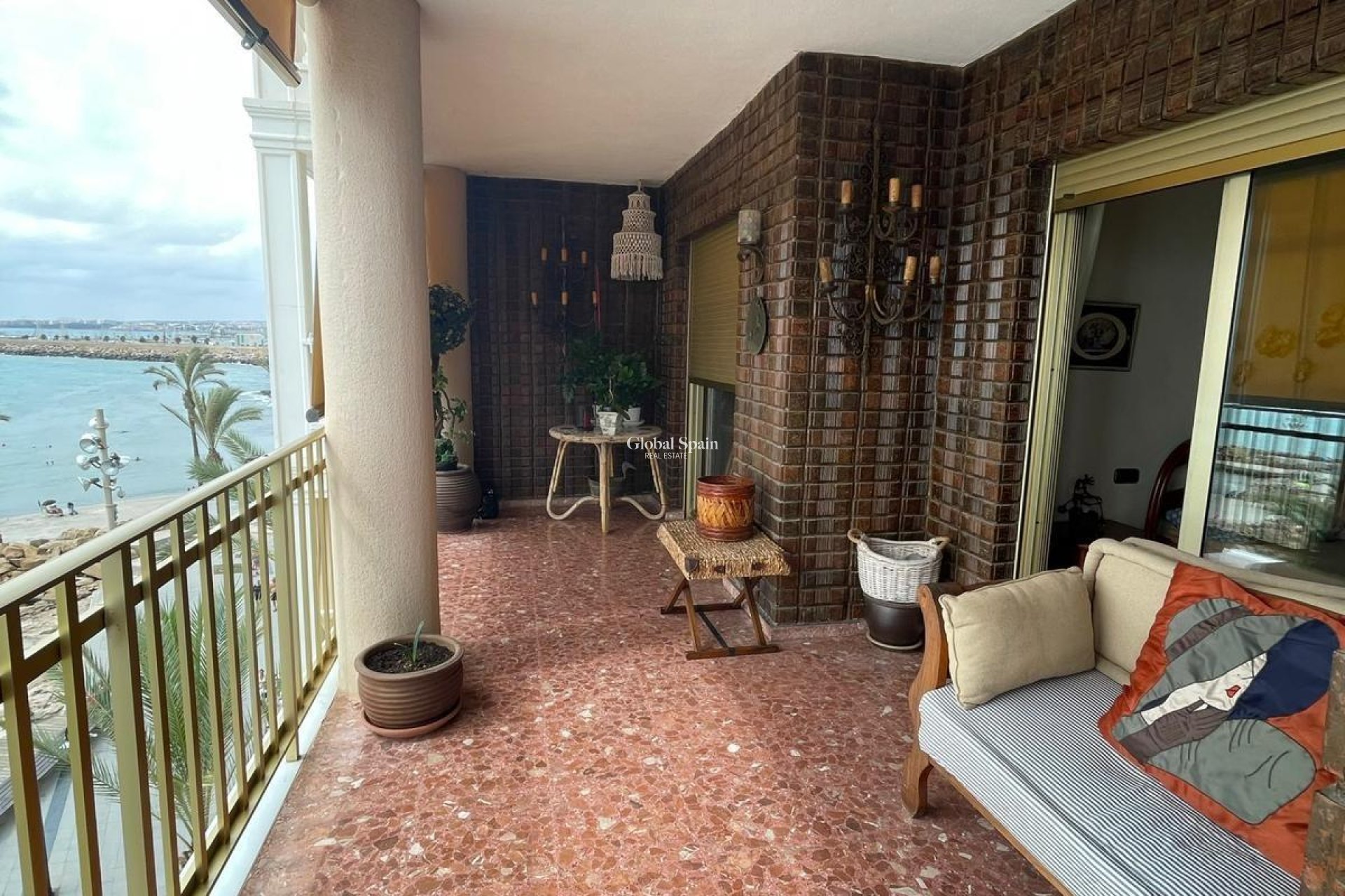 Wederverkoop - APPARTEMENT -
TORREVIEJA - Las Piscinas Naturales