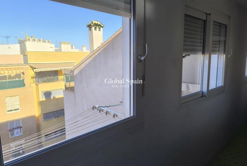 Wederverkoop - APPARTEMENT -
TORREVIEJA - Las Piscinas Naturales