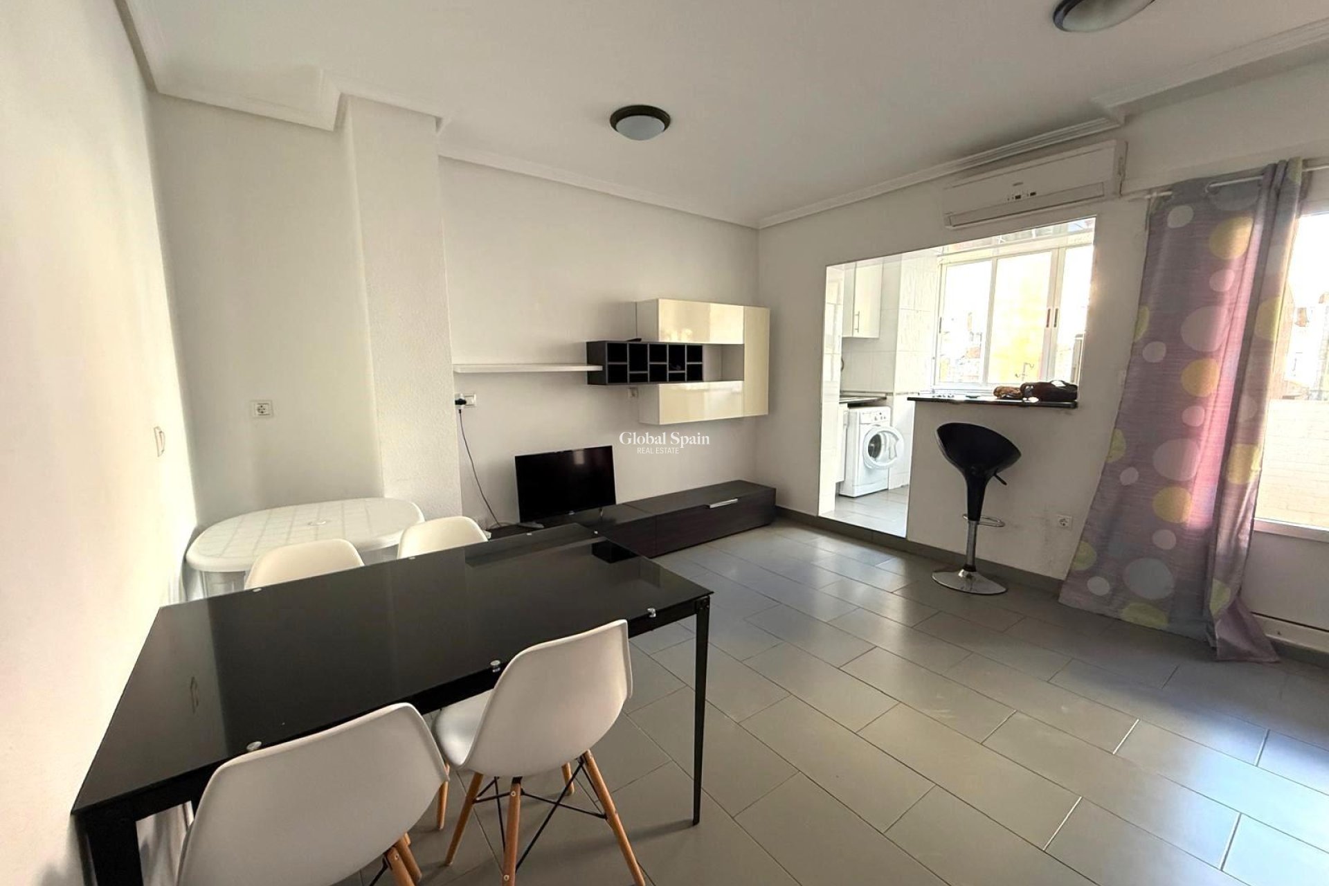 Wederverkoop - APPARTEMENT -
TORREVIEJA - Las Piscinas Naturales