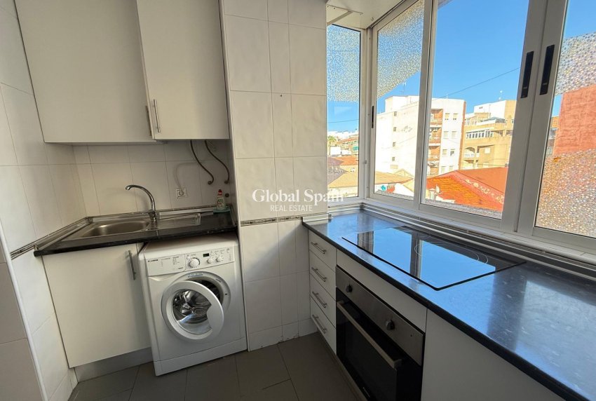 Wederverkoop - APPARTEMENT -
TORREVIEJA - Las Piscinas Naturales