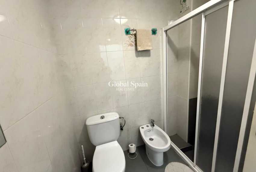 Wederverkoop - APPARTEMENT -
TORREVIEJA - Las Piscinas Naturales