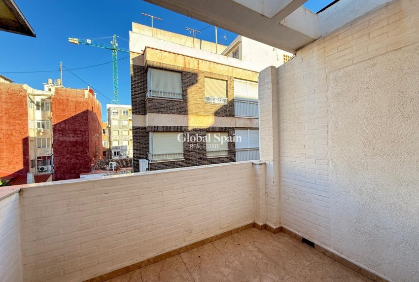 Wederverkoop - APPARTEMENT -
TORREVIEJA - Las Piscinas Naturales