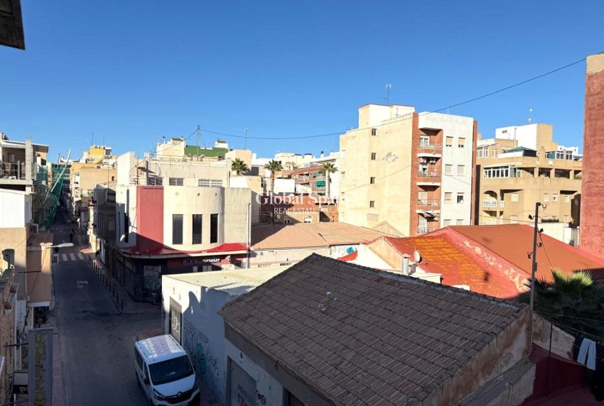 Wederverkoop - APPARTEMENT -
TORREVIEJA - Las Piscinas Naturales