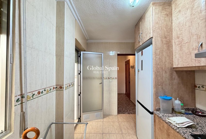 Wederverkoop - APPARTEMENT -
TORREVIEJA - Las Piscinas Naturales
