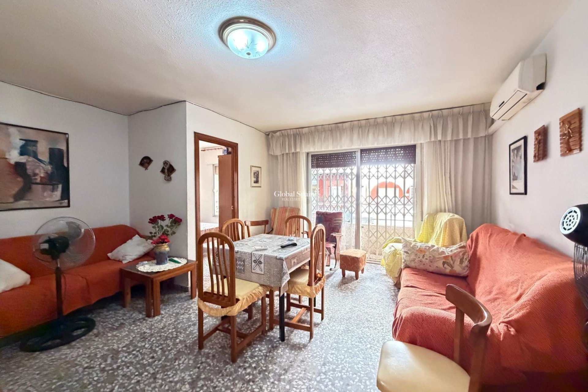 Wederverkoop - APPARTEMENT -
TORREVIEJA - Las Piscinas Naturales