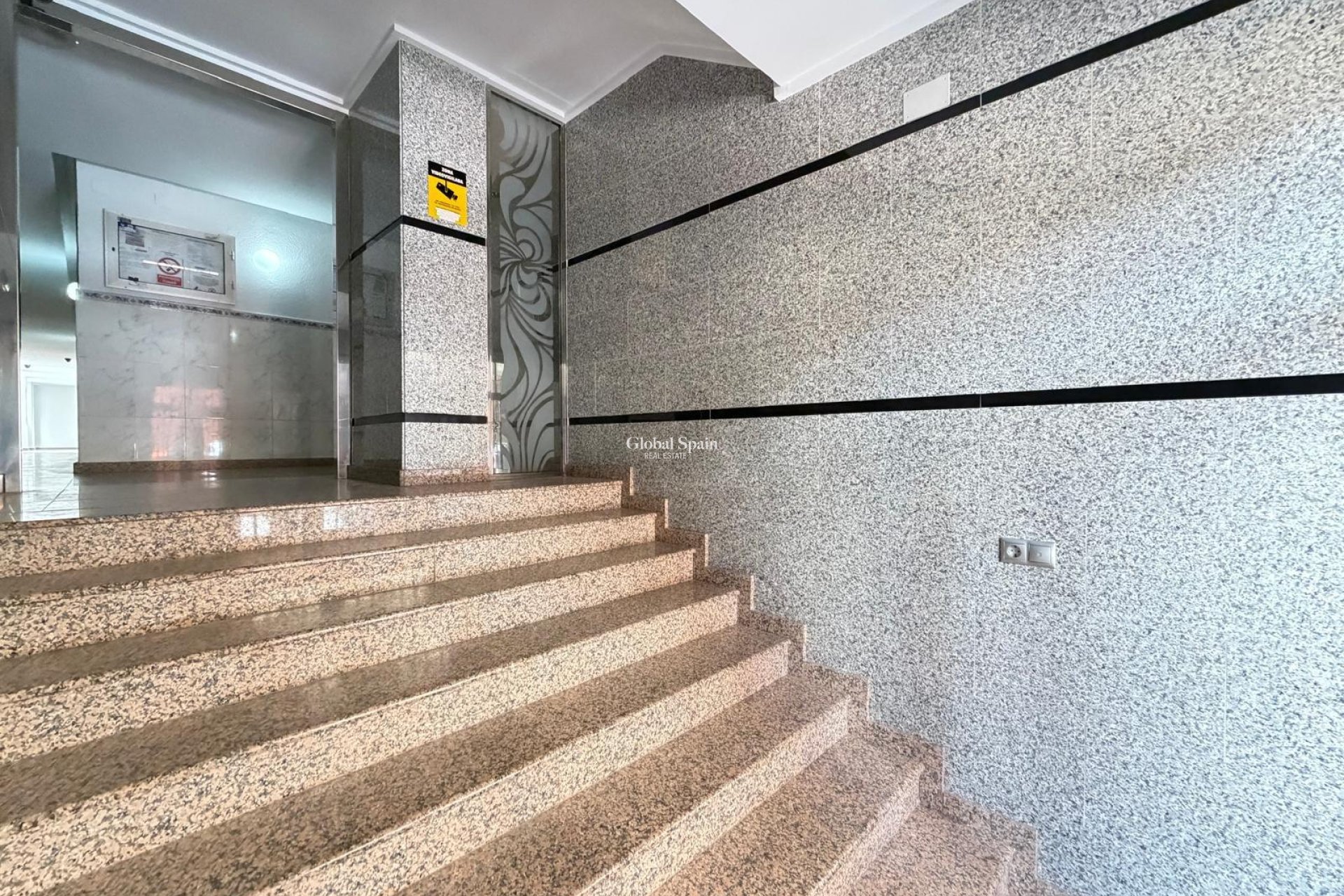 Wederverkoop - APPARTEMENT -
TORREVIEJA - Las Piscinas Naturales