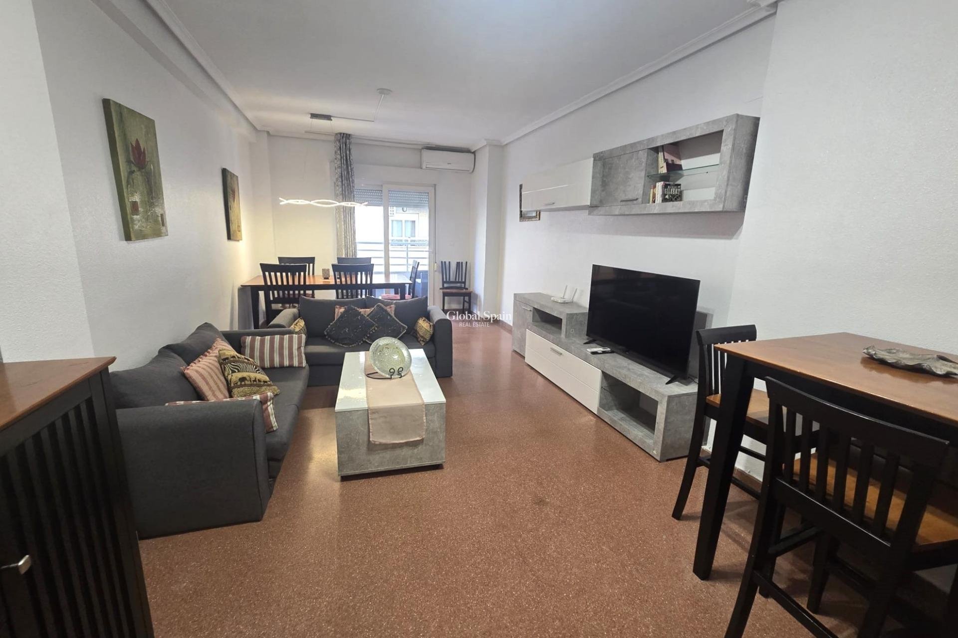 Wederverkoop - APPARTEMENT -
TORREVIEJA - Las Piscinas Naturales