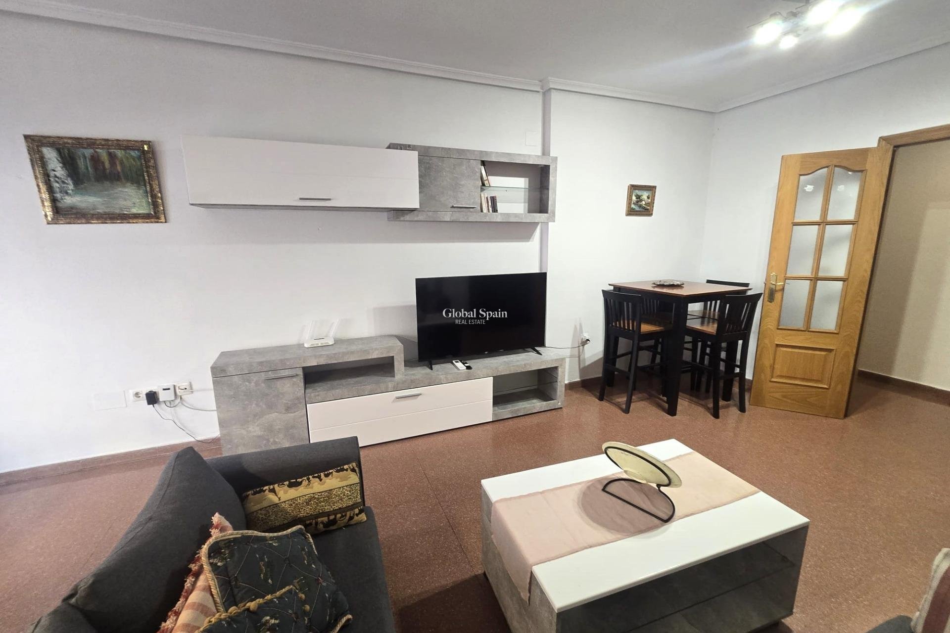 Wederverkoop - APPARTEMENT -
TORREVIEJA - Las Piscinas Naturales
