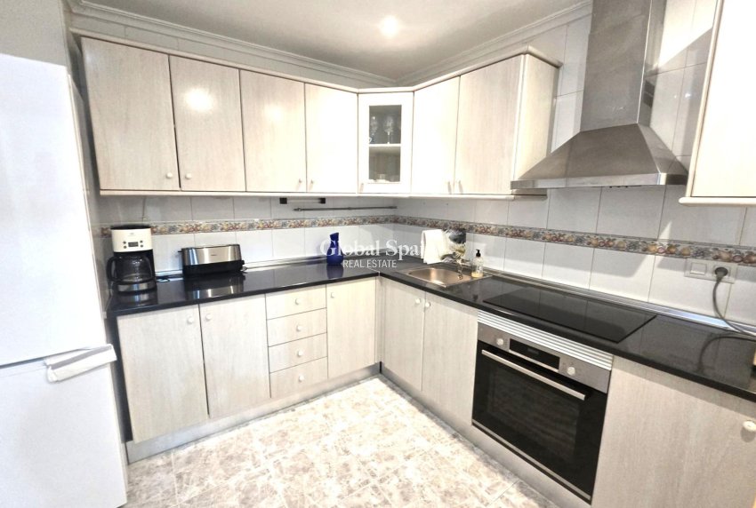 Wederverkoop - APPARTEMENT -
TORREVIEJA - Las Piscinas Naturales