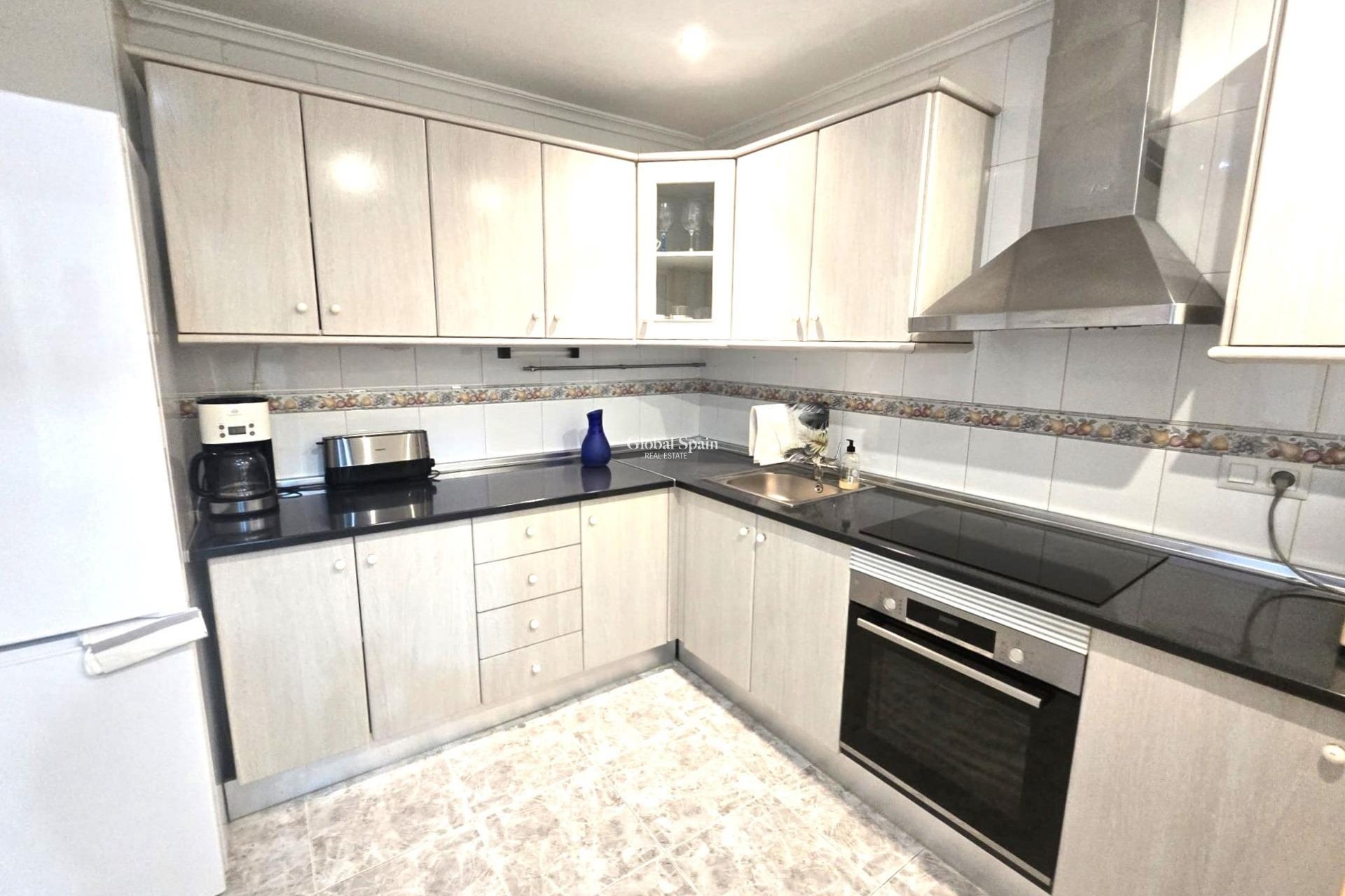 Wederverkoop - APPARTEMENT -
TORREVIEJA - Las Piscinas Naturales