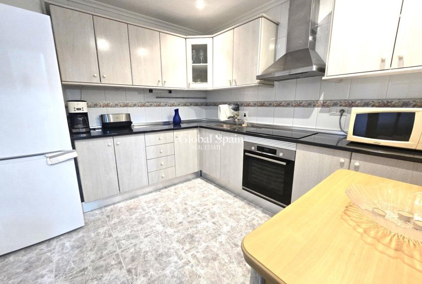 Wederverkoop - APPARTEMENT -
TORREVIEJA - Las Piscinas Naturales