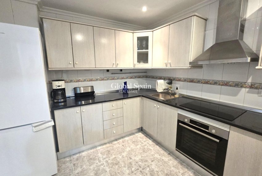 Wederverkoop - APPARTEMENT -
TORREVIEJA - Las Piscinas Naturales