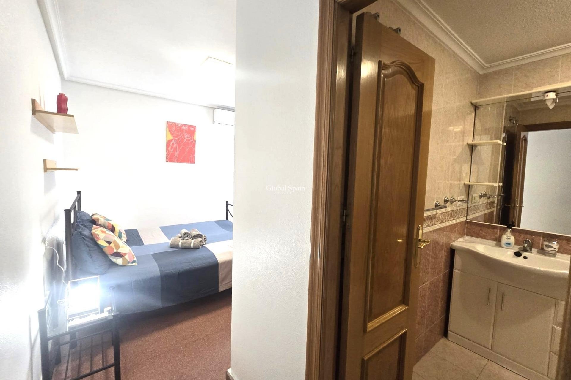 Wederverkoop - APPARTEMENT -
TORREVIEJA - Las Piscinas Naturales