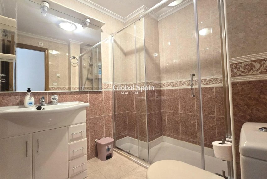 Wederverkoop - APPARTEMENT -
TORREVIEJA - Las Piscinas Naturales