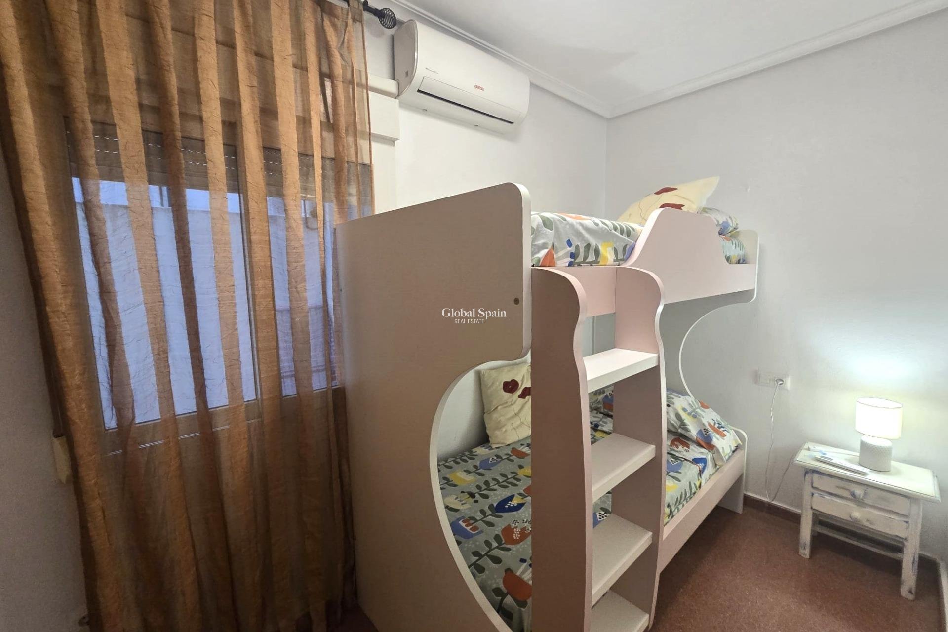 Wederverkoop - APPARTEMENT -
TORREVIEJA - Las Piscinas Naturales